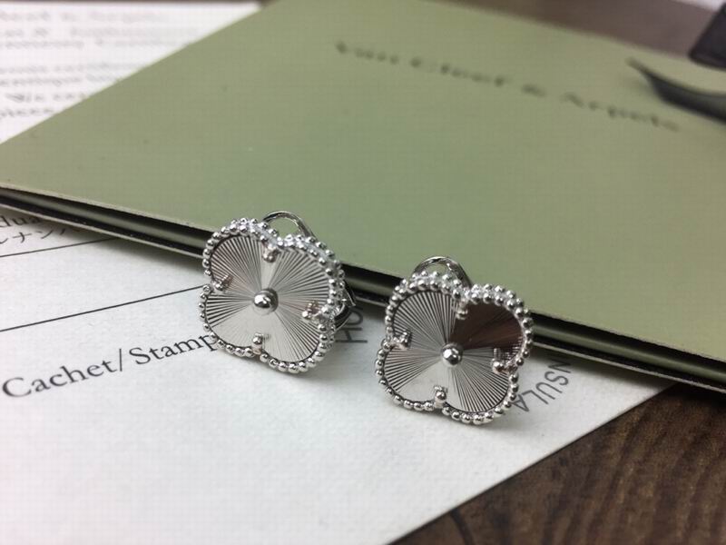 Van Cleef & Arpels earring 12yxq13